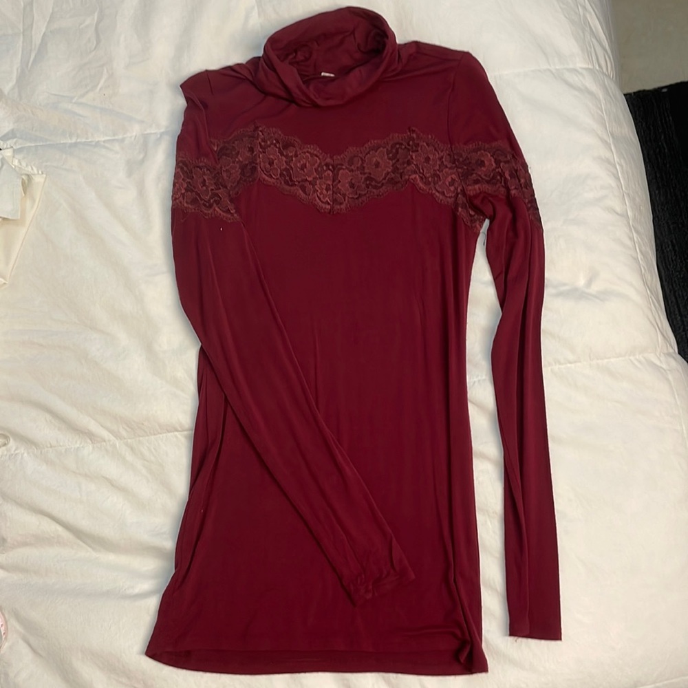 Burgundy lightweight fitted turtleneck with lace detail